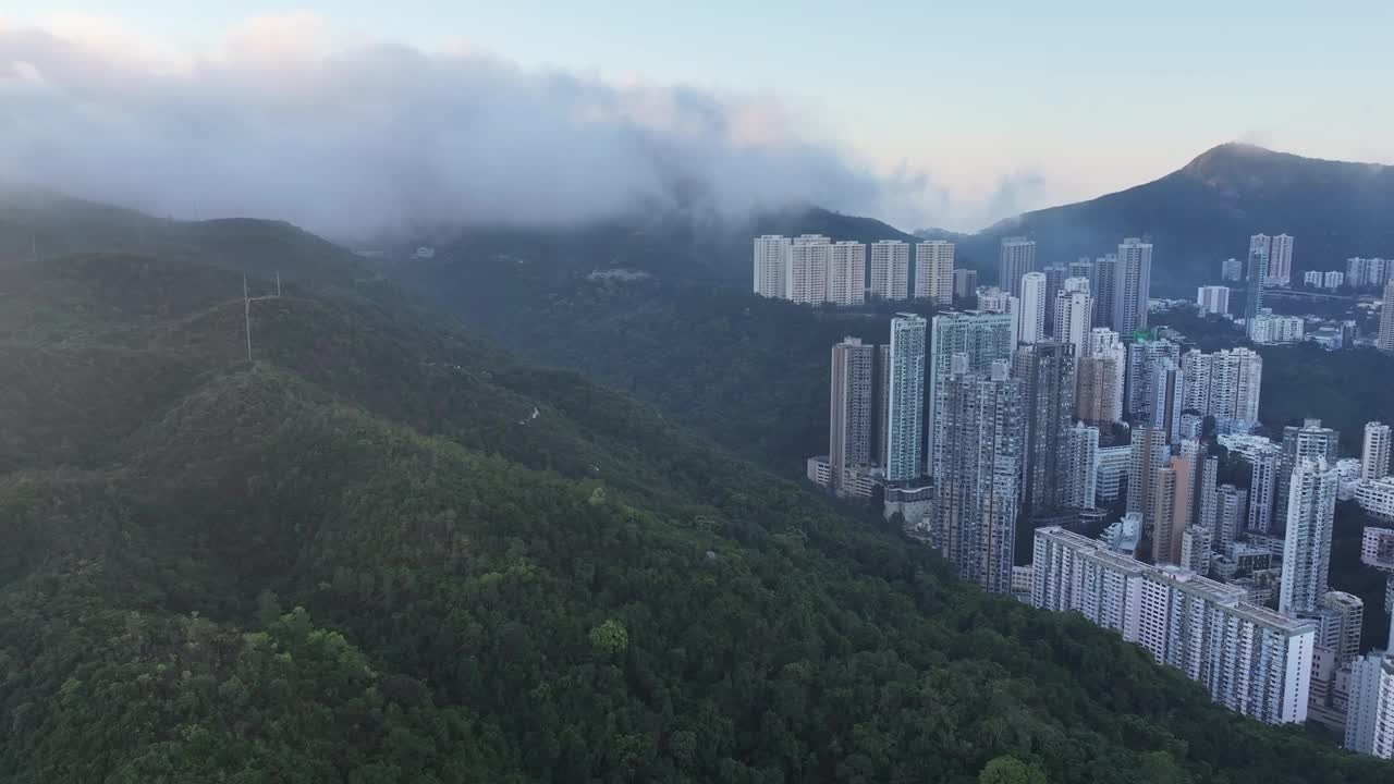 从宝马山顶俯瞰香港。视频下载