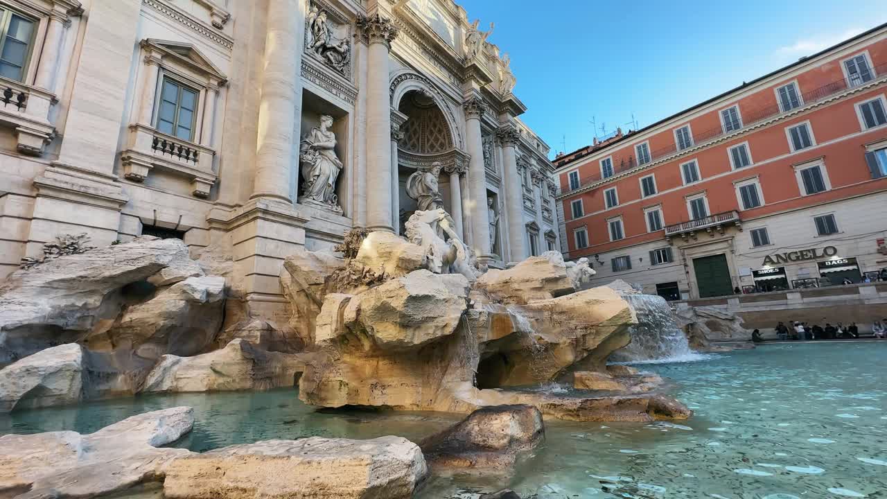 意大利罗马的特莱维喷泉。意大利著名的地标和旅游景点。视频下载