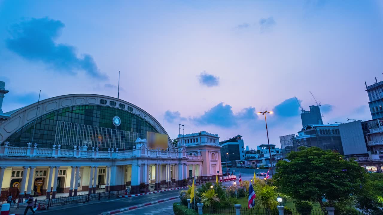 曼谷市中心的老火车站华兰峰。视频下载