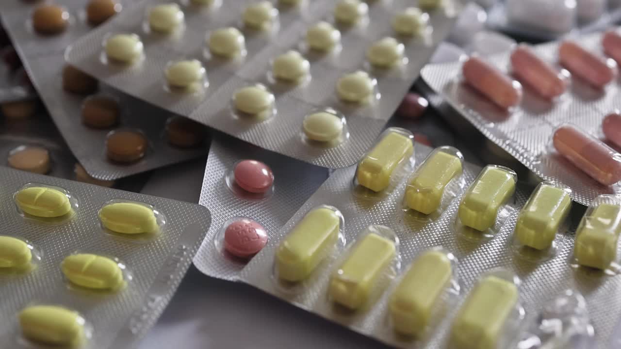 每周整理分配器用于分发药片，片剂，胶囊，吸塑包装的药物。视频下载