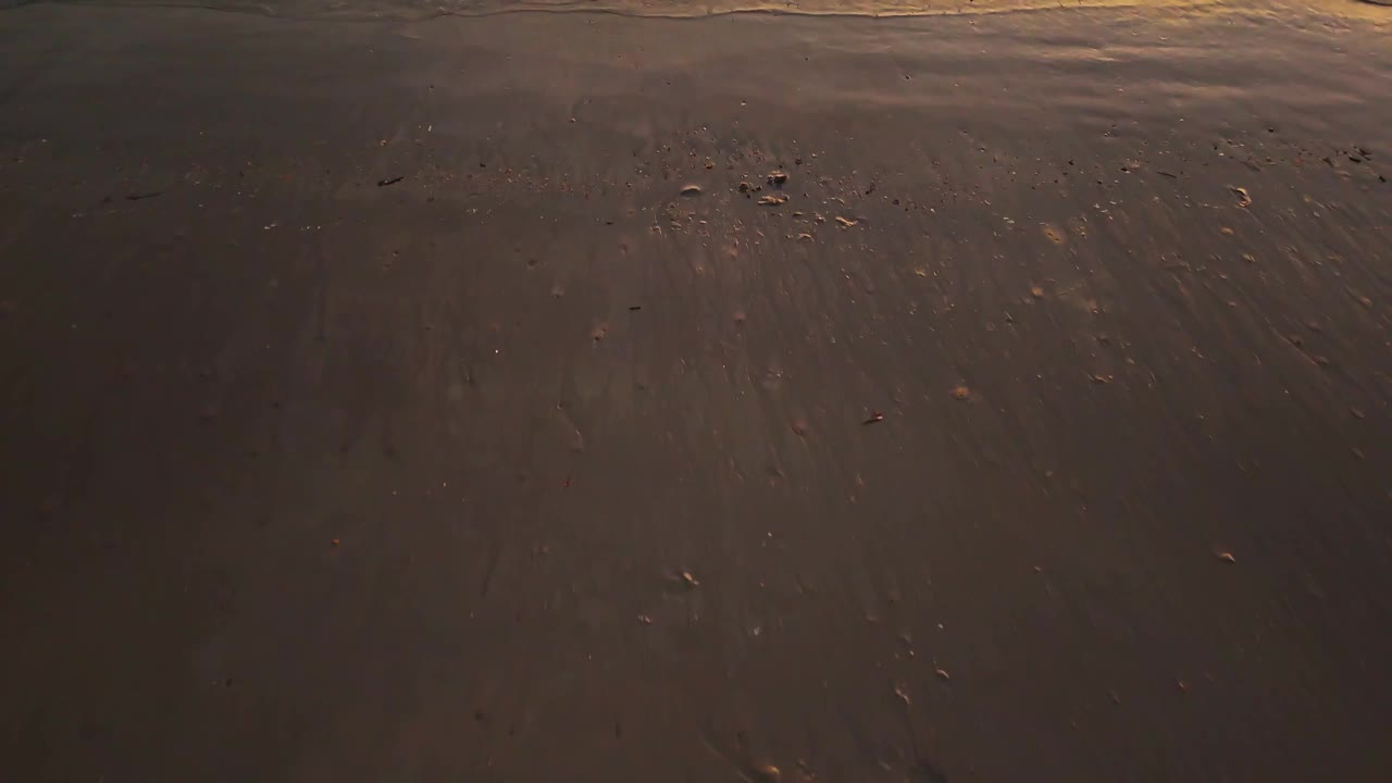 热带海滩上美丽的日落视频下载