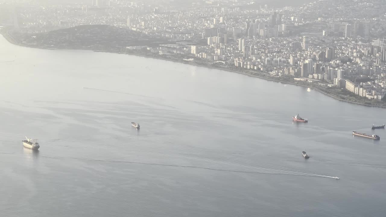 飞越伊斯坦布尔4K的飞机视频下载