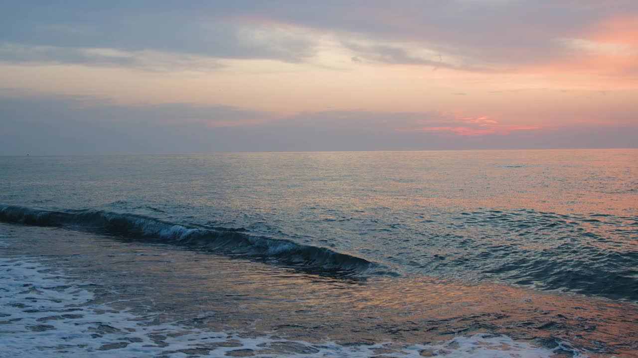 美丽的日落，黑海，格鲁吉亚，高加索视频下载