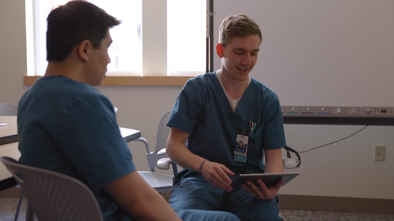MWS男护士对医院片剂信息的探讨视频下载