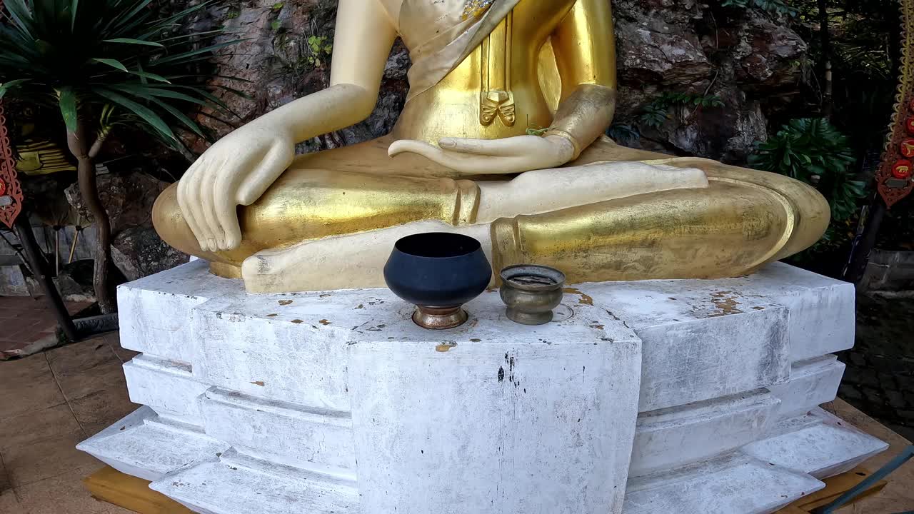 泰国寺庙里的佛像视频下载