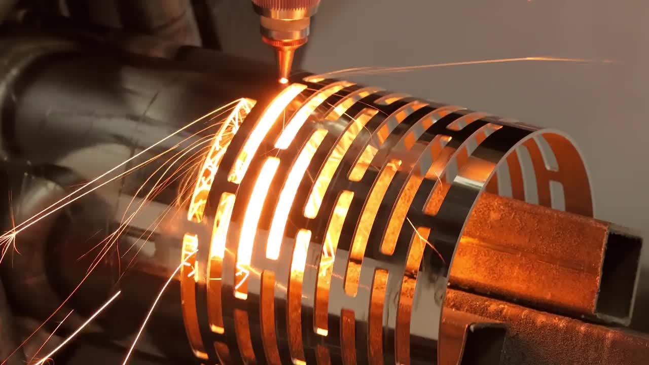 金属数控激光切割，现代工业技术。视频下载
