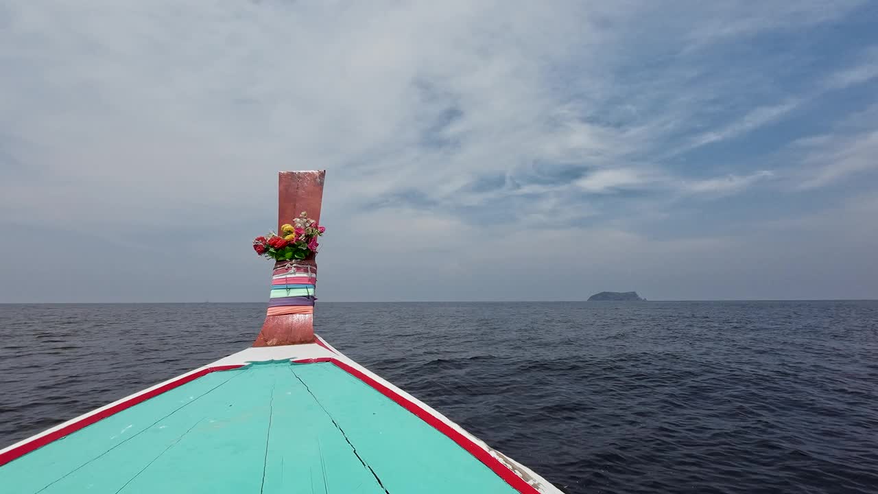 泰国热带的长尾船之旅视频下载