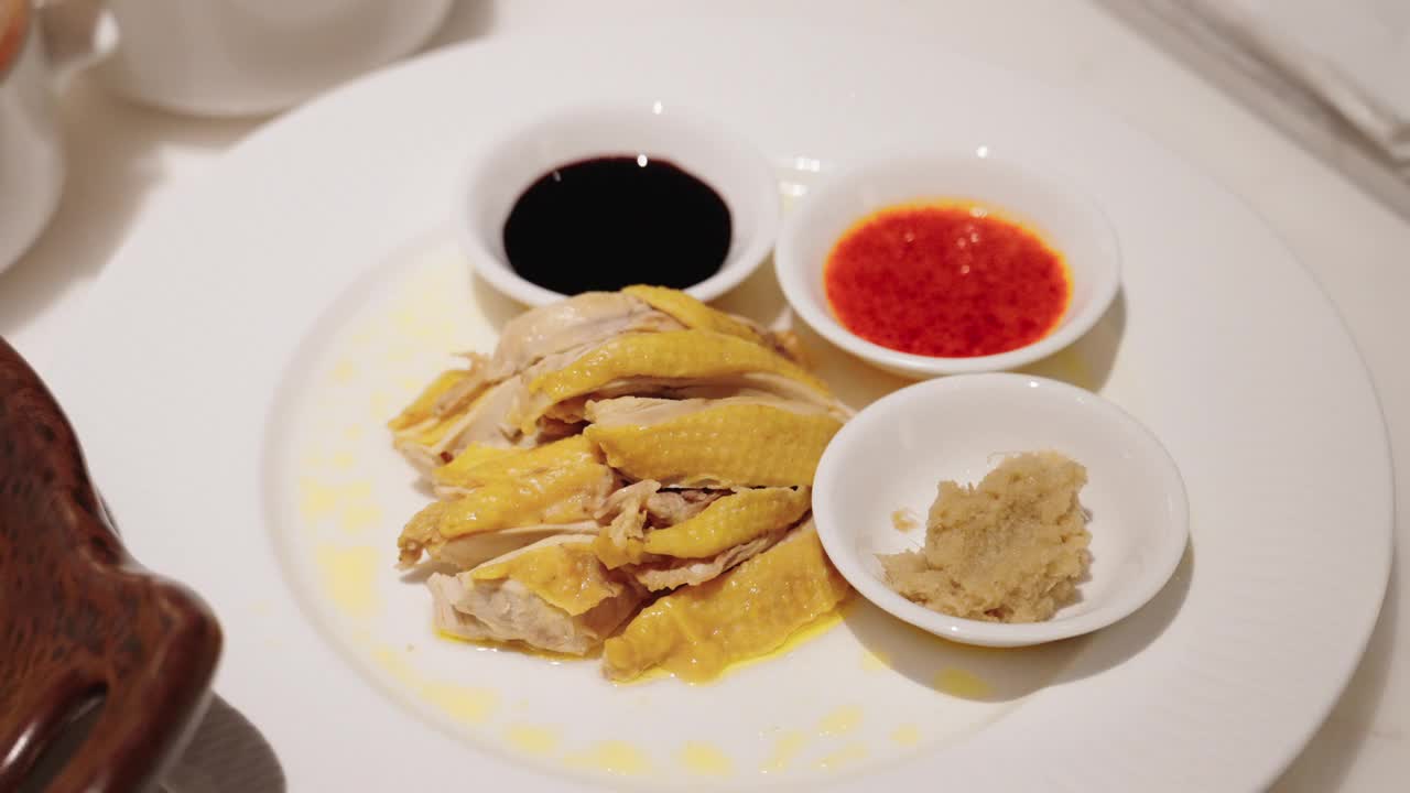中菜，咖喱虾，海南鸡，鸭血粉丝汤视频素材