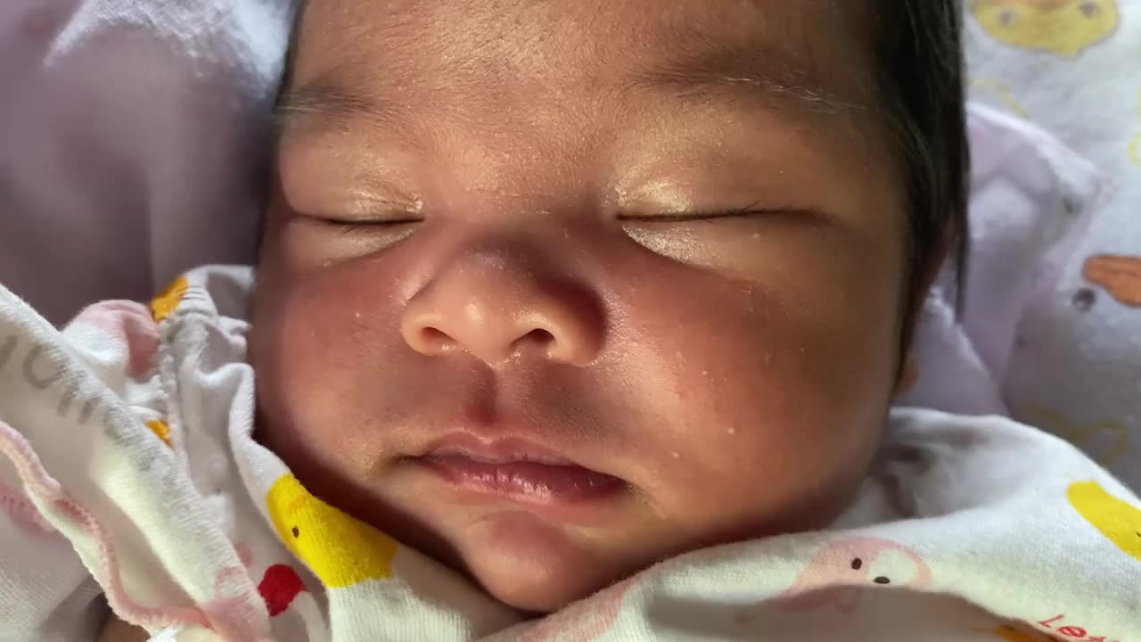 亚洲女婴熟睡视频下载