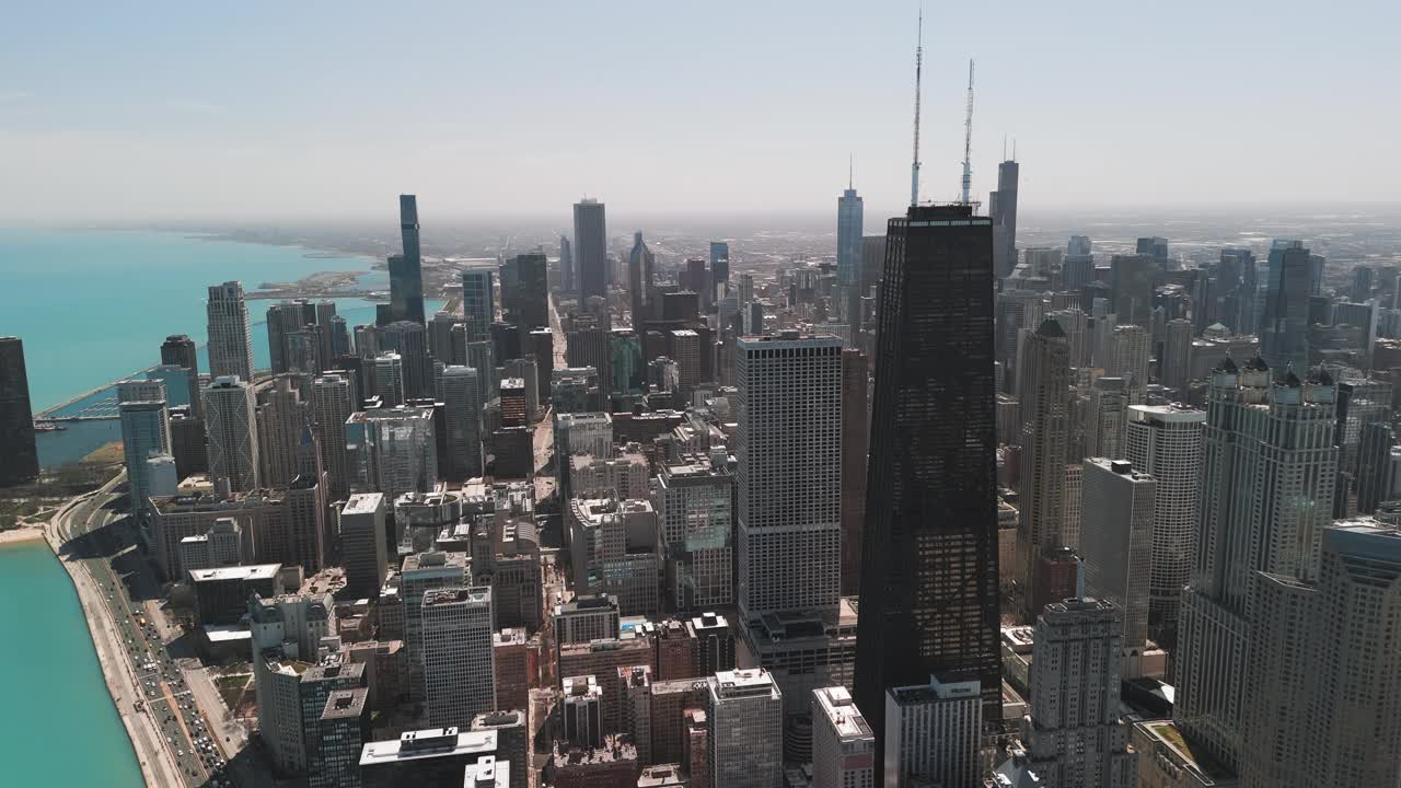芝加哥市中心天际线的元素。无人机宽镜头视频下载