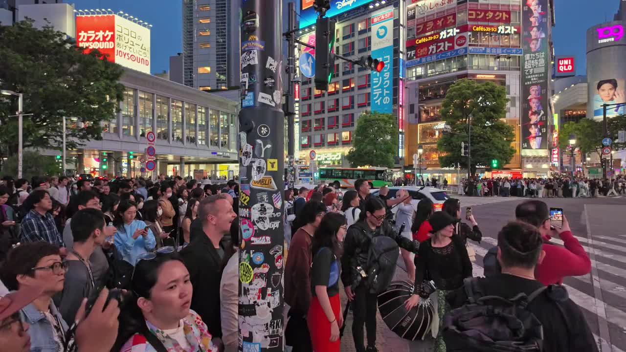 东京涩谷街道上的人群视频下载