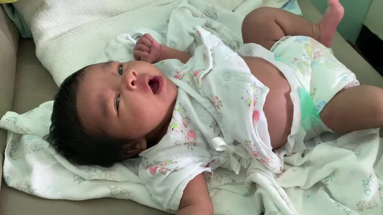亚洲女婴熟睡视频下载