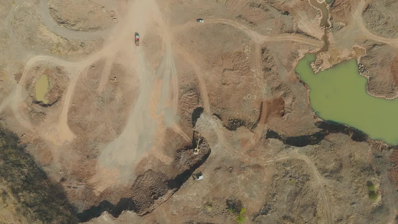 无人机镜头鸟瞰石材采矿业风景景观视频下载