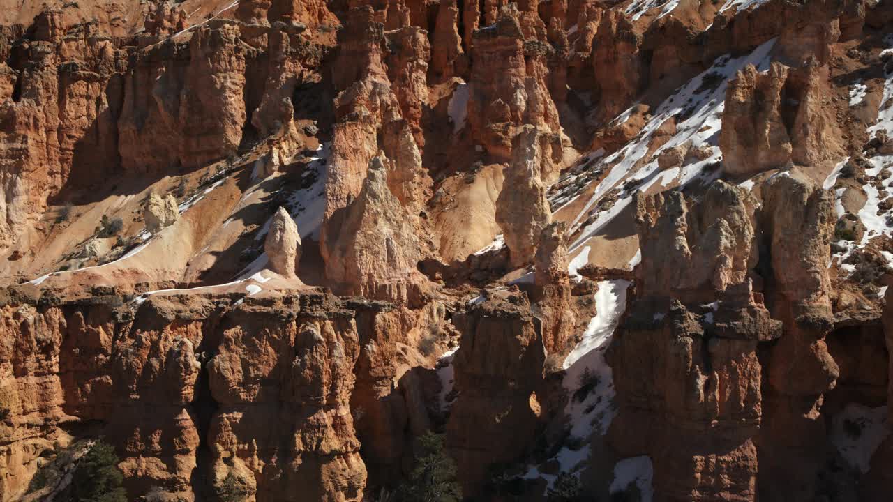 美国犹他州布莱斯峡谷胡毒巫术岩层的空中上升立交桥景观视频下载