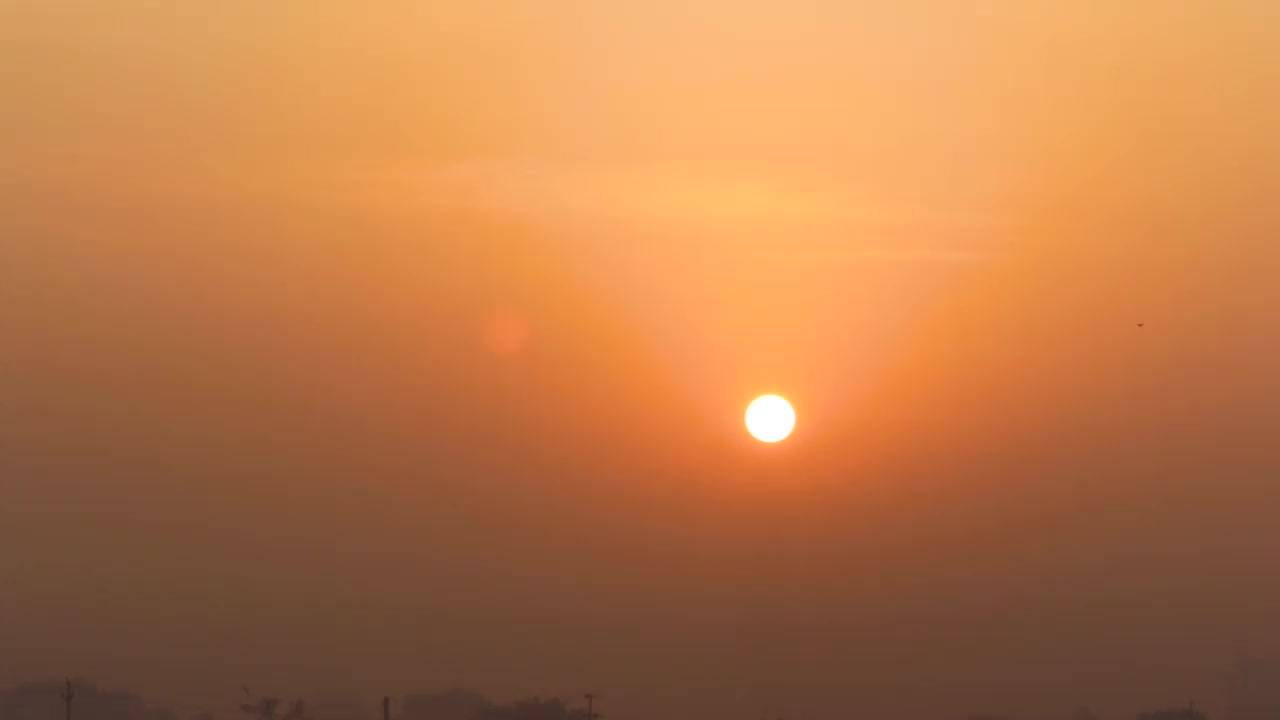 太阳在橙色的天空视频下载