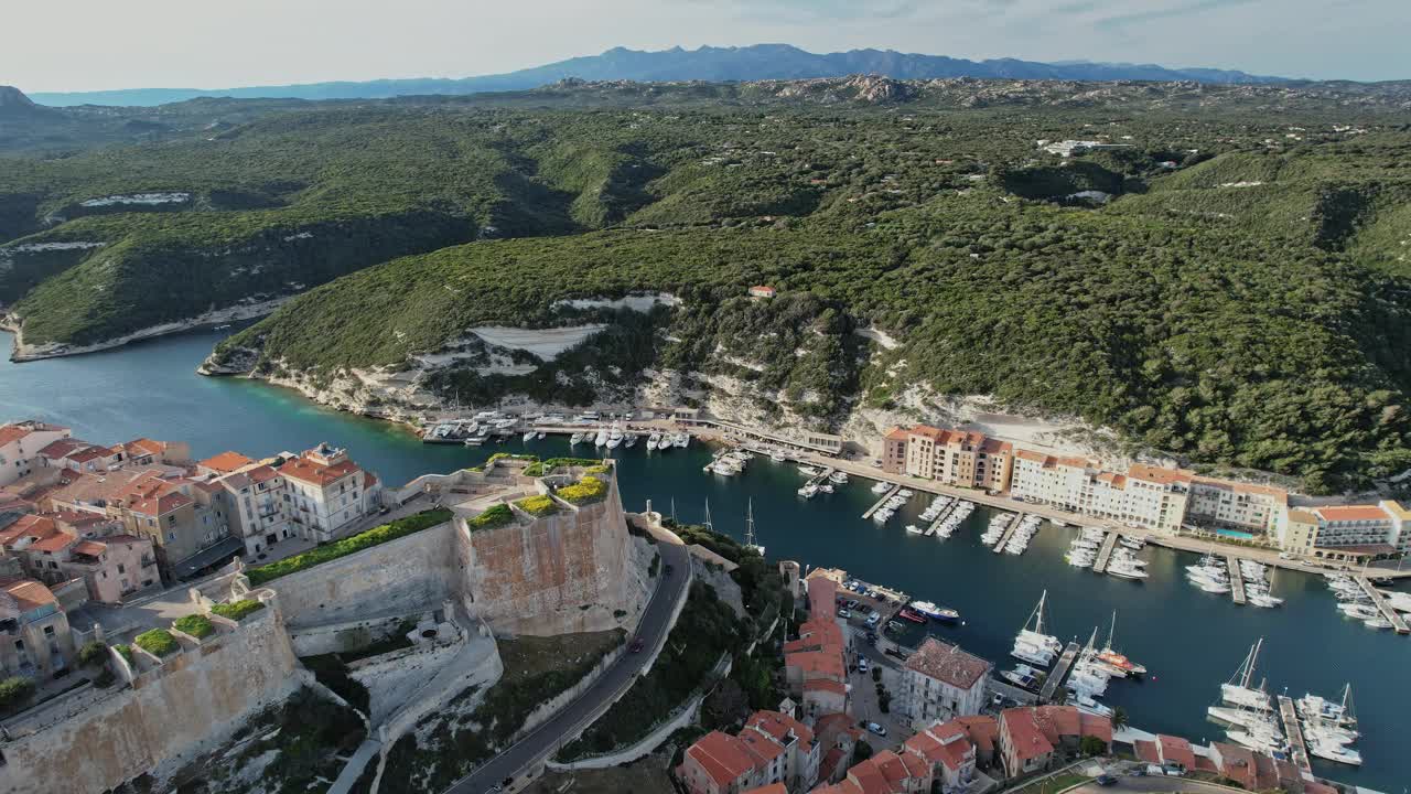 法国科西嘉岛的海港鸟瞰图视频下载