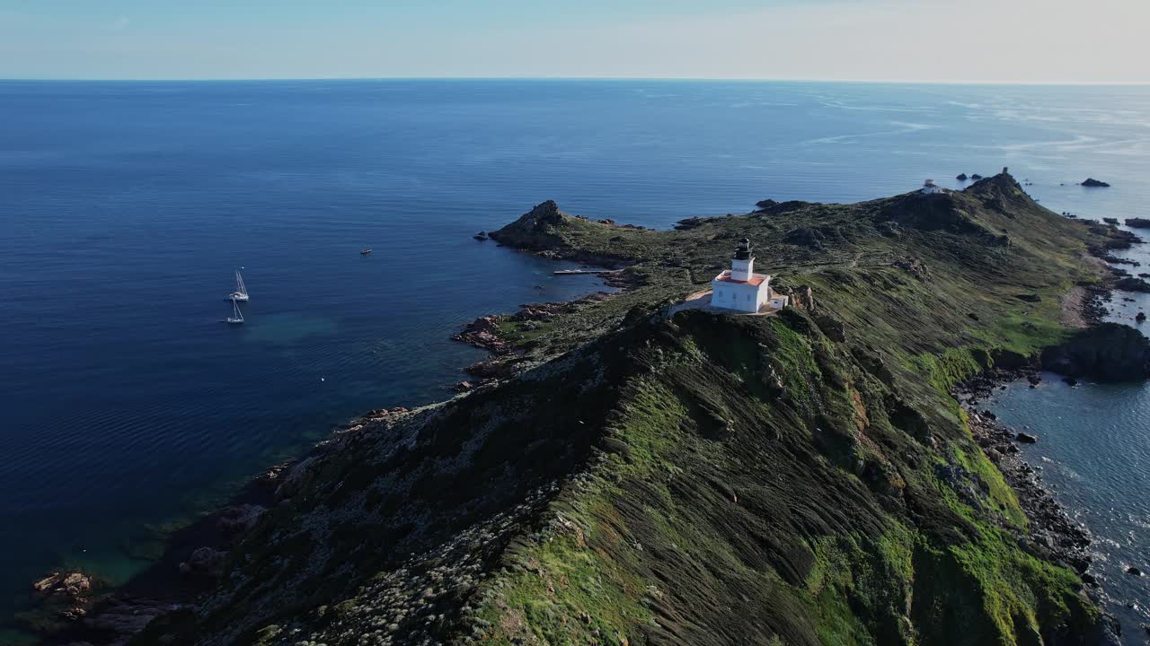 法国科西嘉岛有灯塔的小岛视频下载