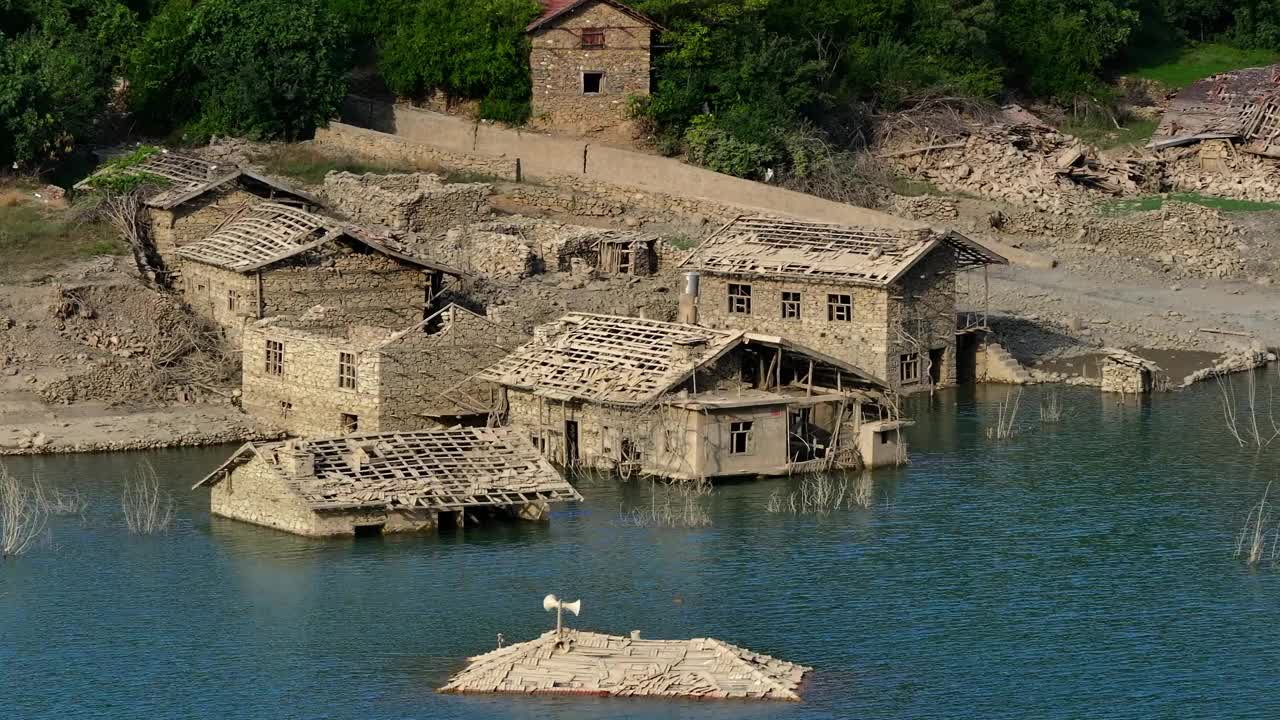 被水坝淹没的村庄视频下载