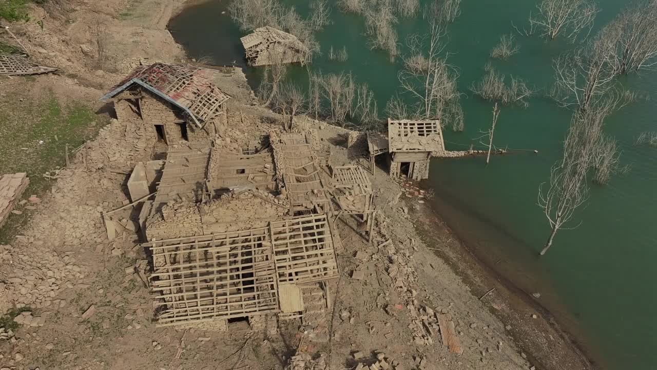 被水坝淹没的村庄视频下载