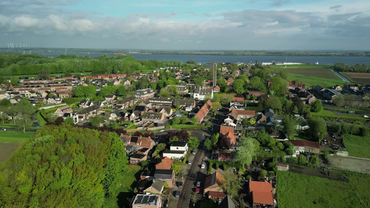 航拍荷兰一个小村庄Moerdijk。视频下载