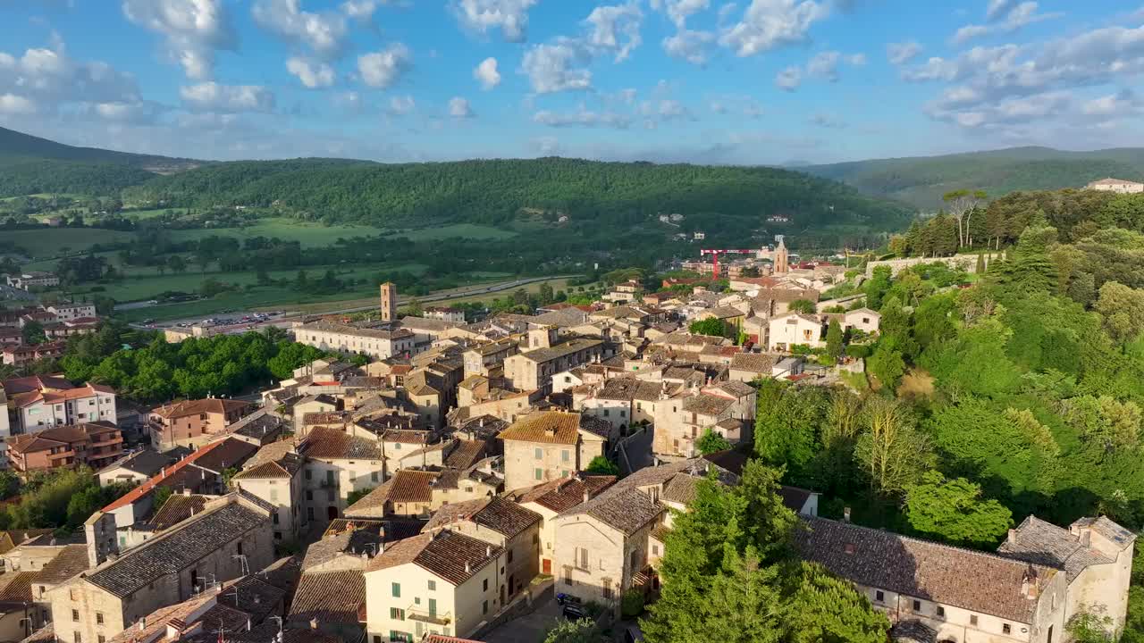 萨特亚诺山顶村庄，意大利托斯卡纳视频下载