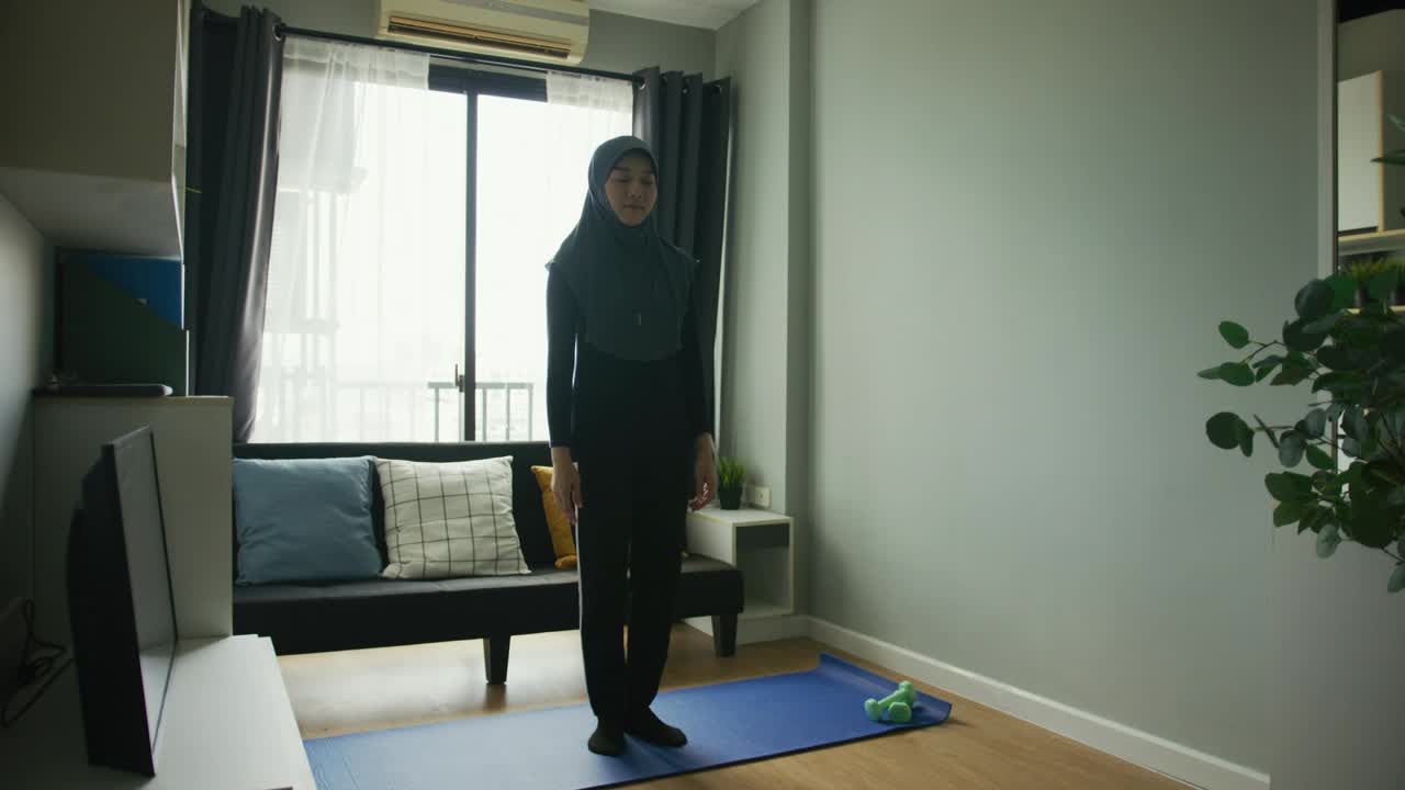 在家做穆斯林瑜伽伸展运动视频下载