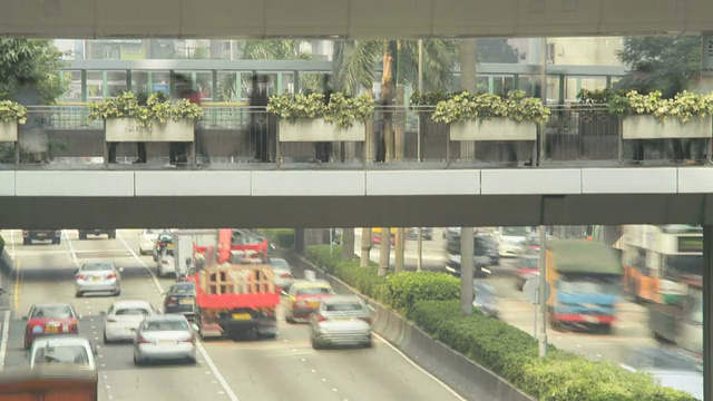道路交通和行人穿过繁忙的城市十字路口，亚洲，时光流逝视频素材