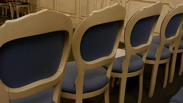 礼堂空座位，音乐厅配有巴洛克式座椅视频素材