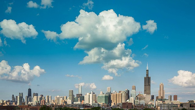 芝加哥天际线时间流逝与蓝天和云动态视频素材