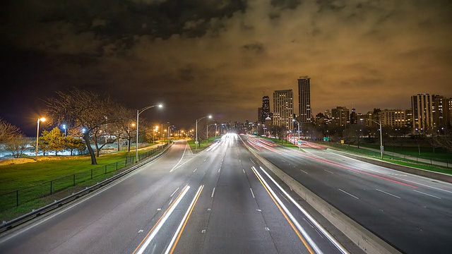 美国伊利诺斯州芝加哥夜间交通视频素材