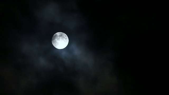 云上的满月视频素材