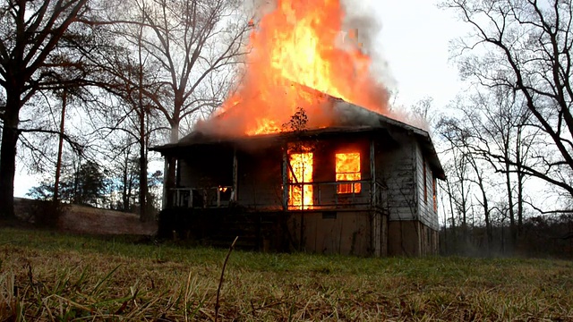 房子着火了视频素材