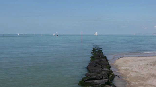 法国特卢维尔的码头和海洋视频下载