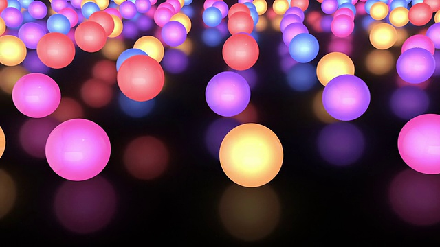 发光的彩色球在反射地板上缓慢移动视频素材