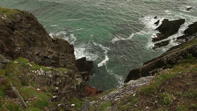 海浪和悬崖-环克里，爱尔兰-潘视频素材