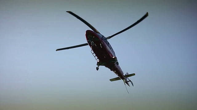 直升飞机在空中飞行视频下载