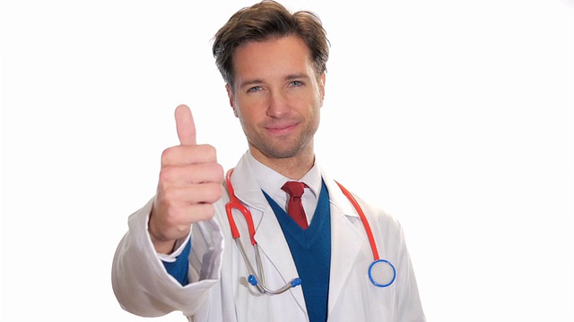 年轻医生竖起大拇指视频下载