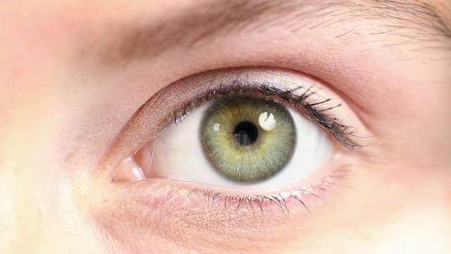 人类的眼睛。绿色的。蓝色/常规皮肤。视频素材