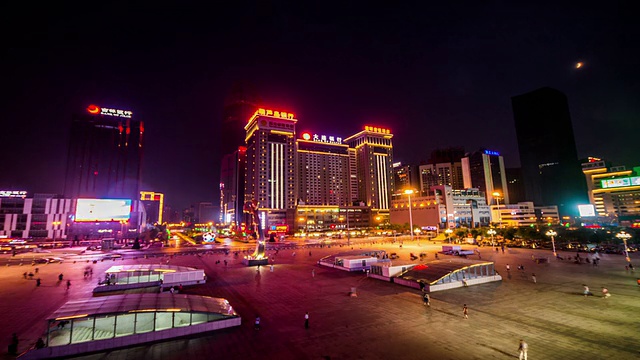 中国沈阳，2014年8月1日:中国沈阳火车站北站广场夜景视频素材