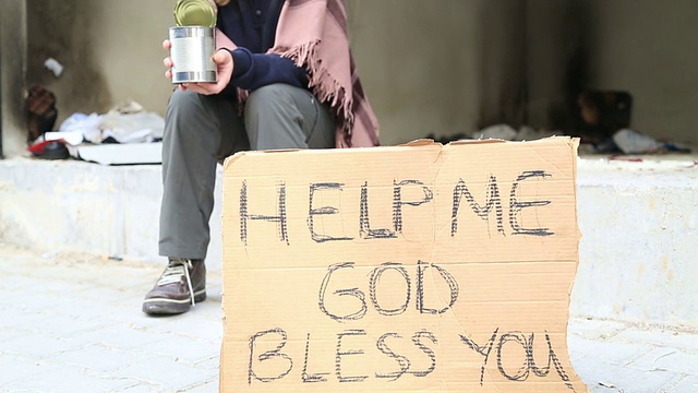 无家可归的女人乞讨视频下载