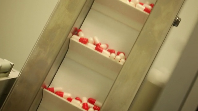 药品工厂，药片和药丸1视频素材