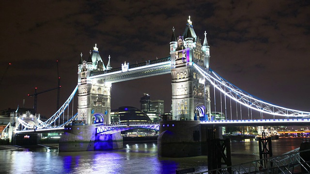 伦敦塔桥夜景时光流逝视频素材