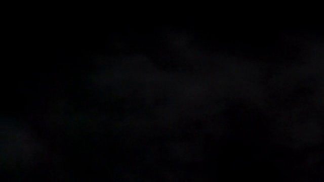 旋转蒸汽在一个黑色的背景视频素材
