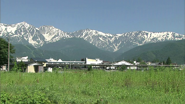 日本的白波山脉视频下载