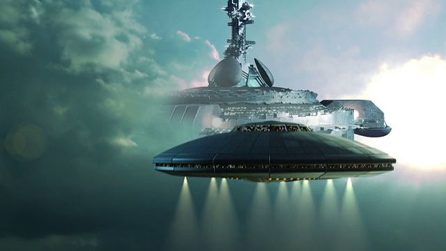飞碟接近一个巨大的UFO视频素材