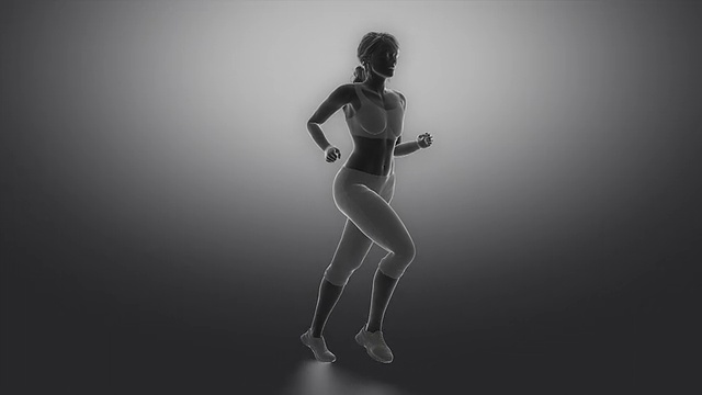 跑步的女人专注于腿骨视频素材