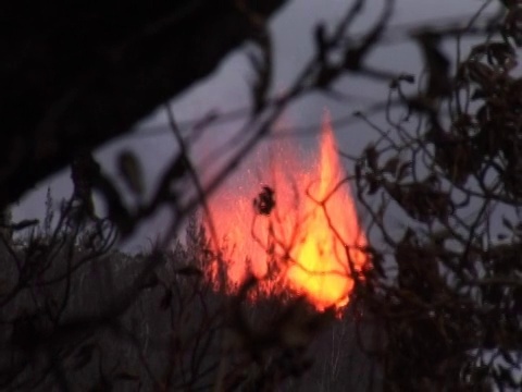 火山口喷发1视频素材