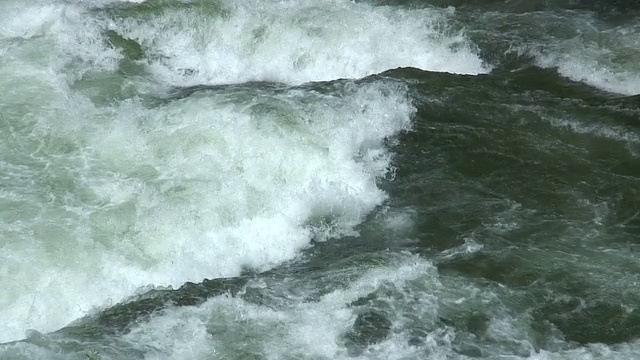 Kayak在白水事件视频素材