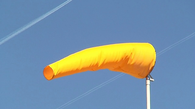 黄色的风向标3视频素材