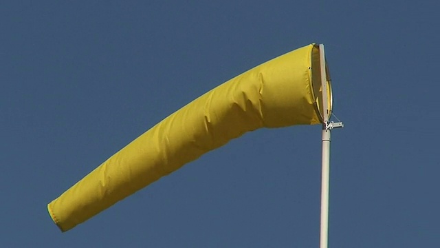 黄色的风向标2视频素材